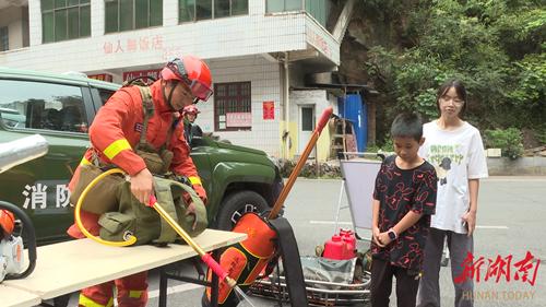 消防救援局湖南机动队伍筹备组：“双节”假期不松懈 执勤备战护平安(组图)